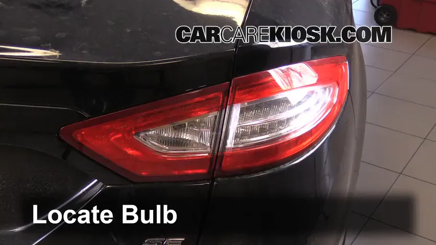 2014 Ford Fusion SE 2.5L 4 Cyl. Éclairage Feux de position arrière (remplacer ampoule)